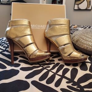 Michael kors gold shoes size 8.5